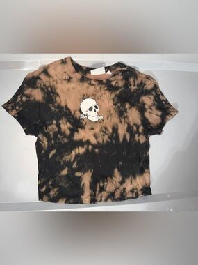 Tie-Dye Skull Crop Top in Black and Brown